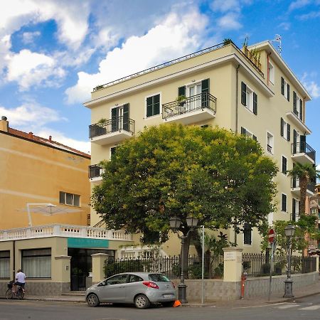 Residence San Marco Suites&Apartments Алассио Экстерьер фото