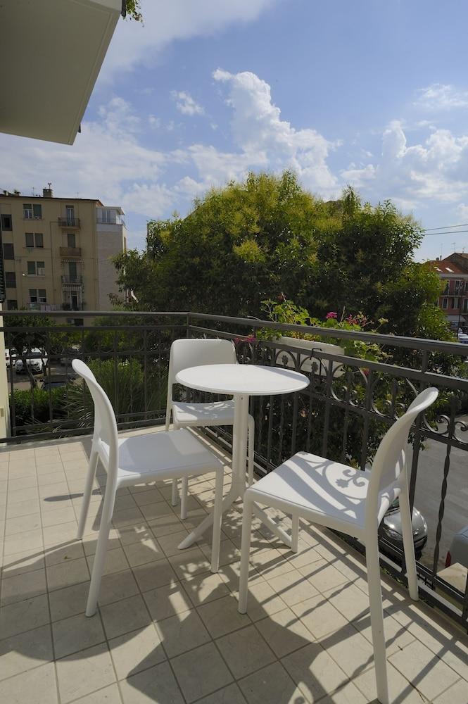 Residence San Marco Suites&Apartments Алассио Экстерьер фото