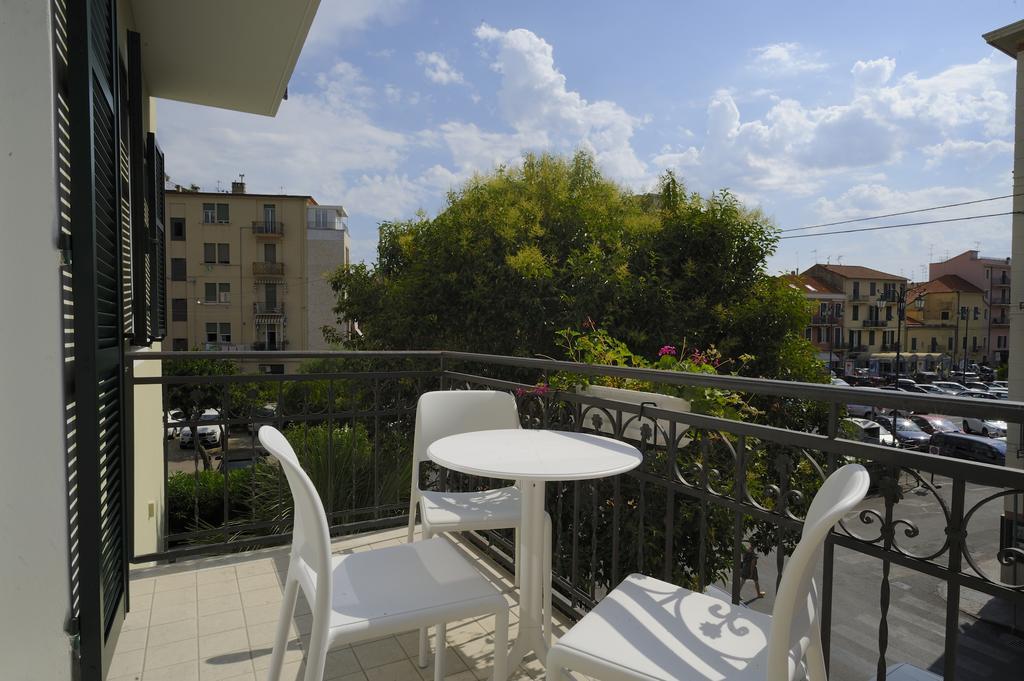 Residence San Marco Suites&Apartments Алассио Экстерьер фото