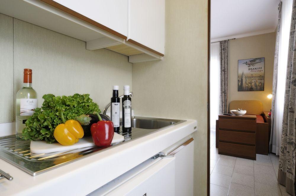Residence San Marco Suites&Apartments Алассио Экстерьер фото